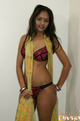 indian girl nude pics. Photo #2