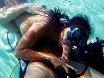 blowjob underwater. Photo #1
