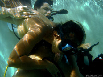 blowjob underwater. Photo #6