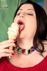 dumb cunt eating ice cream. Photo #7