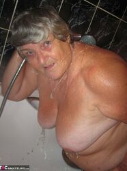naked girls shower. Photo #4