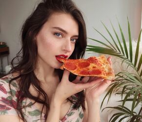 sexy pizza girl. Photo #7